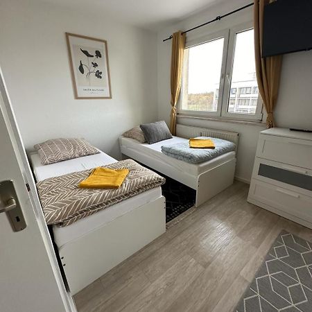 Ideal Fuer Monteure. 3 Zimmer Apartment Mit Kueche, Waschmaschine, Wifi Usw... . Halle  Exterior photo