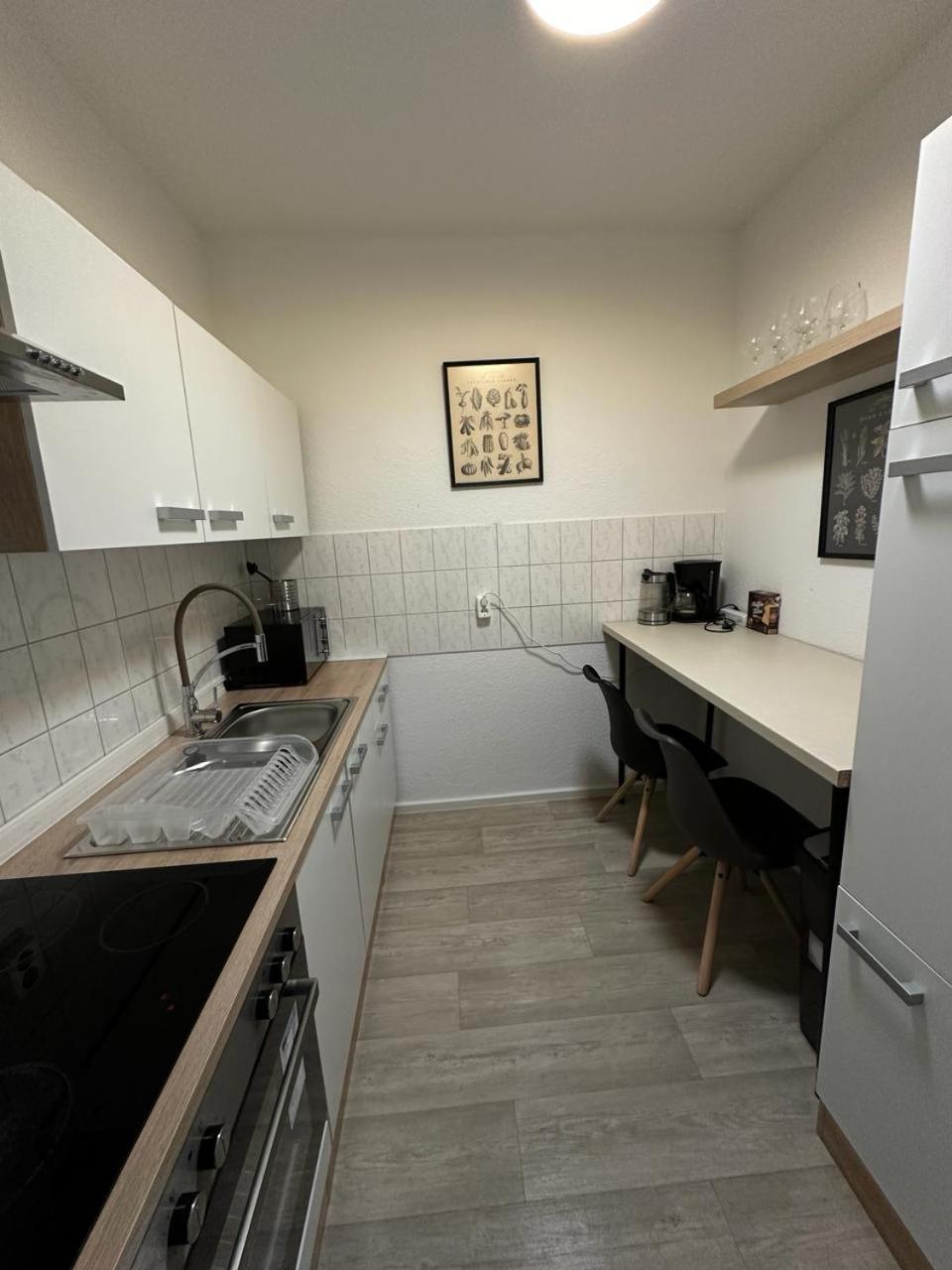 Ideal Fuer Monteure. 3 Zimmer Apartment Mit Kueche, Waschmaschine, Wifi Usw... . Halle  Exterior photo